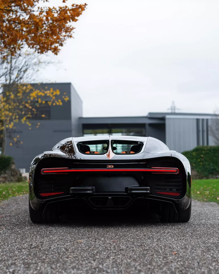 Le pillan a 413 km/h con su Bugatti Chiron y se libra de una multa con la que tú irías a la cárcel