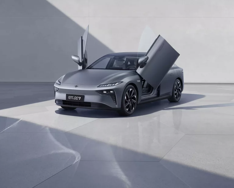 Dongfeng eπ 007. Un interesante eléctrico a mitad de precio de Model 3