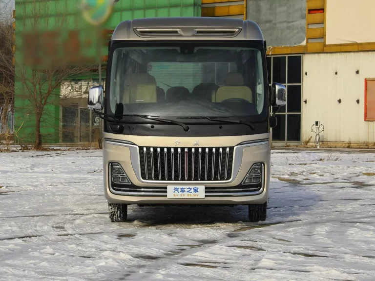Hongqi ya tiene su flamante autobús de lujo
