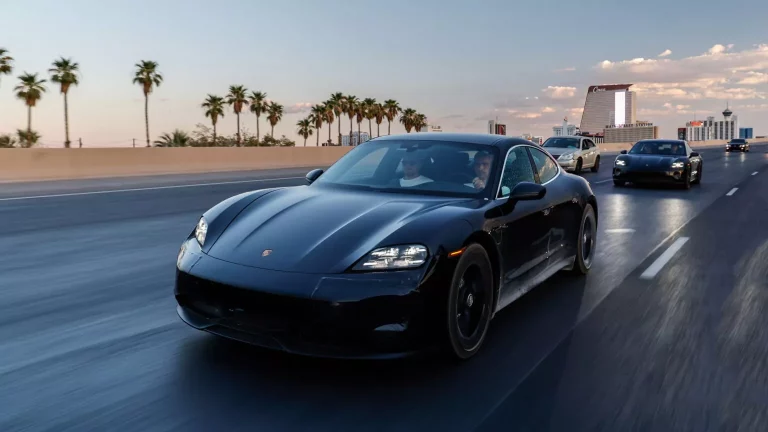 La extraña relación que existe entre los faros de un Porsche Taycan y el cultivo de plantas