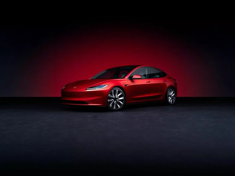 El sorpasso del Tesla Model 3 a su hermano en el mes de marzo