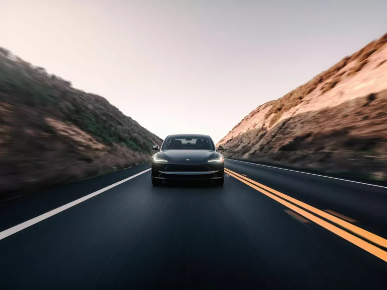 Ahora es cuando el nuevo Tesla Model 3 aterriza en Estados Unidos