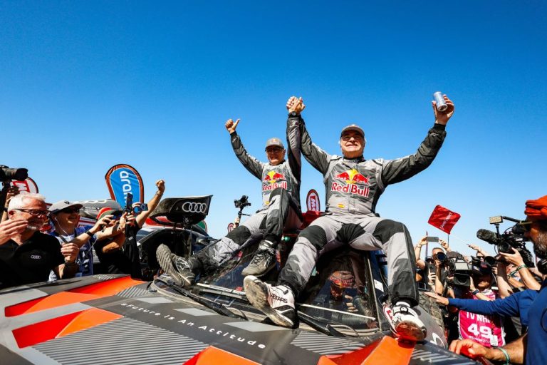 Carlos Sainz conquista su cuarto Dakar con el último cartucho de Audi