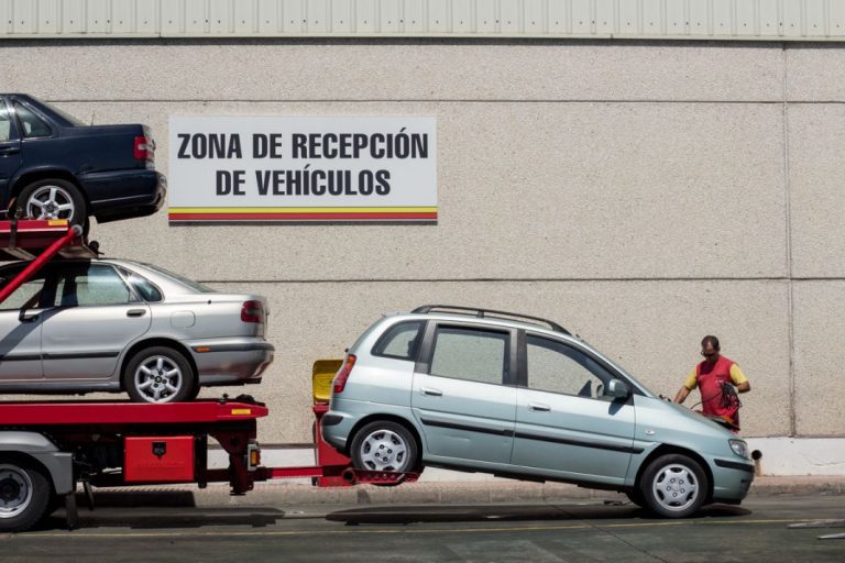 Así recicla un Centro Autorizado de Tratamiento tu viejo coche
