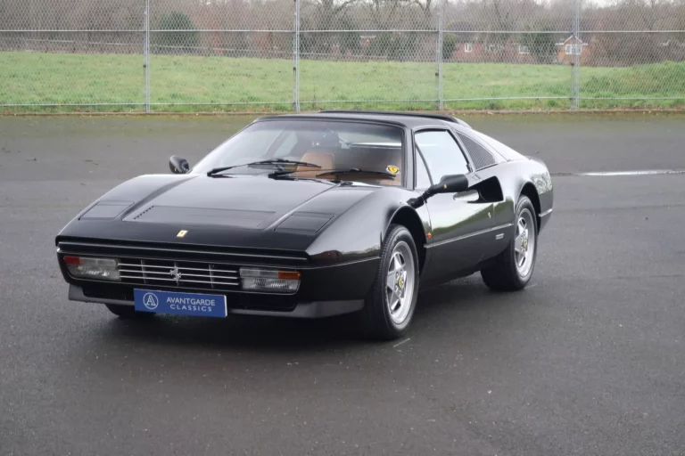 Este Ferrari 328 GTS de 1989 está deseando que lo reestrenes 35 años después