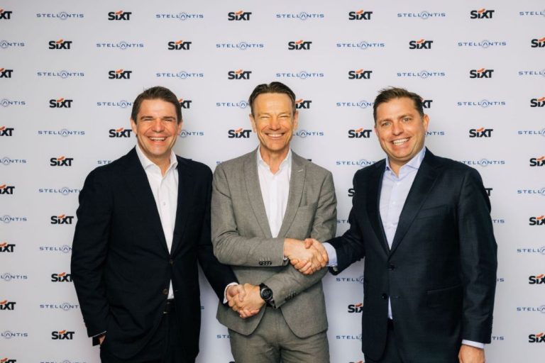 Sixt comprará 250.000 vehículos a Stellantis durante el próximo trienio, y se beneficiará del uso y gestión de datos de Mobilisights