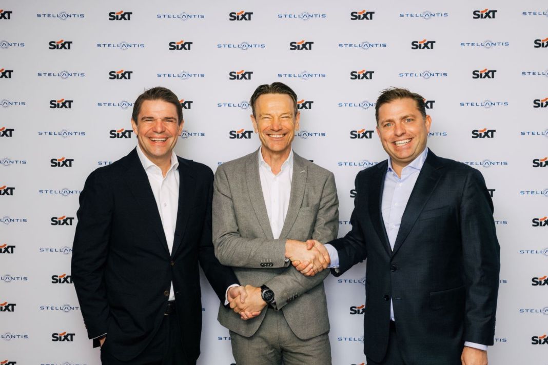 FromLeft_SixtCo-CEO-AlexanderSixt_StellantisCOOEnlargedEurope-UweHochgeschurtz_SixtCo-CEO-KonstantinSixt