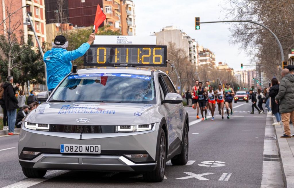 Hyundai da nombre a La Mitja Marató Barcelona: así impulsa la marca el running urbano 2 Motor16 Hyundai IONIQ 5 en Maraton de Barcelona 2023 Motor16