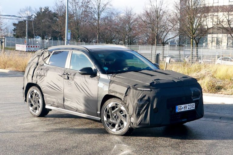 Fotos espía del Hyundai Kona N-Line eléctrico 2024. ¿El anticipo de un futuro Kona N cero emisiones?
