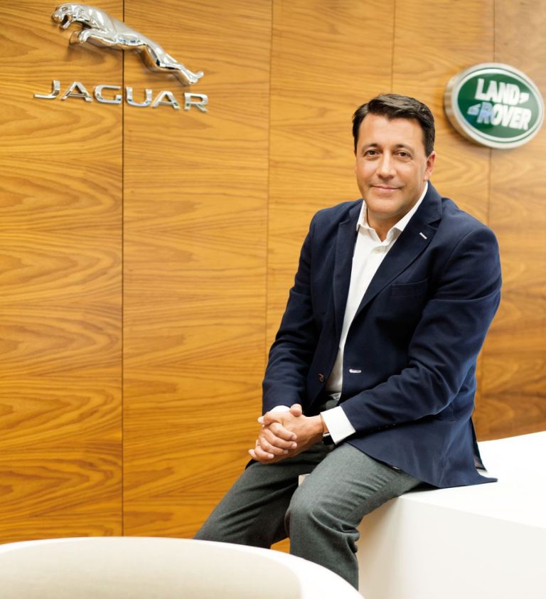 Luis Antonio Ruiz, director general de Jaguar Land Rover: «En JLR apostamos por el lujo moderno sostenible»