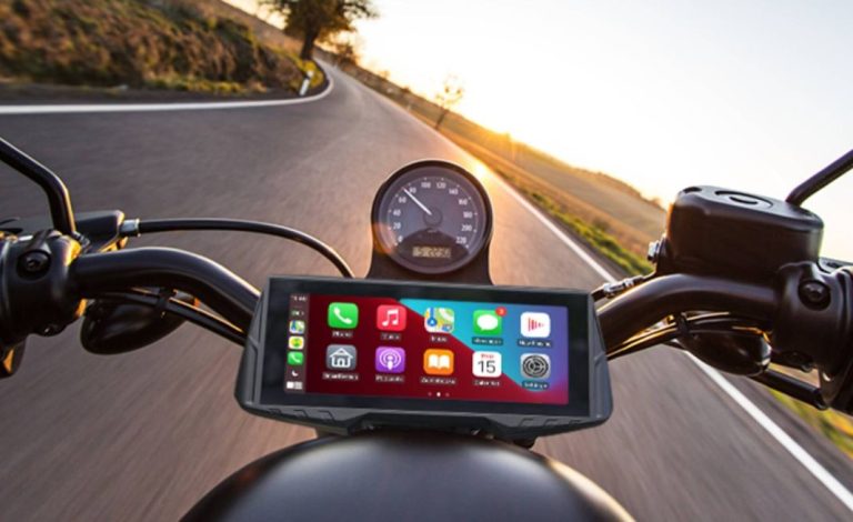 Amazon te ofrece los mejores dispositivos para tener Apple CarPlay y Android Auto en tu moto o scooter
