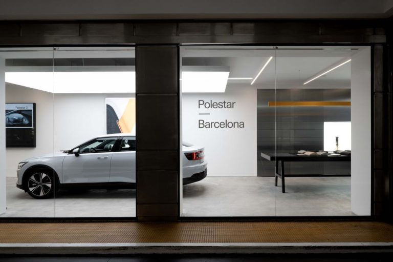 Inaugurado el espacio Polestar de la calle Rosselló para dar la bienvenida al Polestar 4