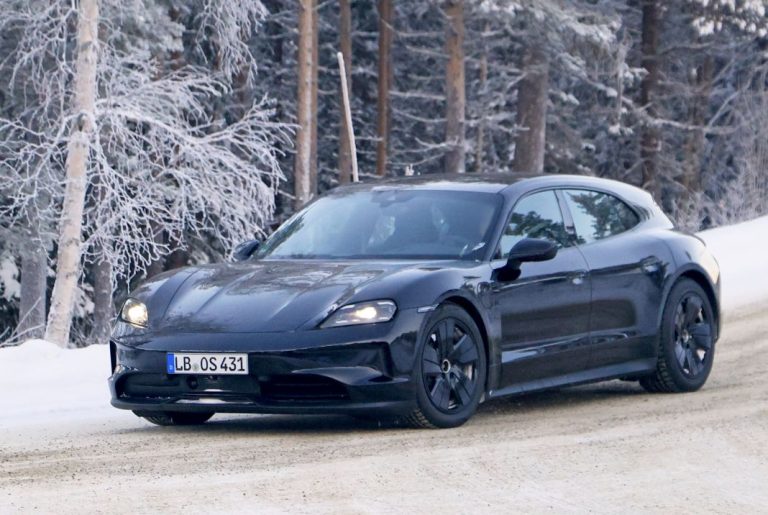 Fotos espía del renovado Porsche Taycan Sport Turismo 2024