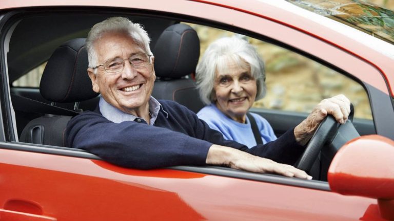 Si tienes más de 70 años y tienes que renovar el carnet de conducir en 2024, esto es lo que vas a tener que hacer
