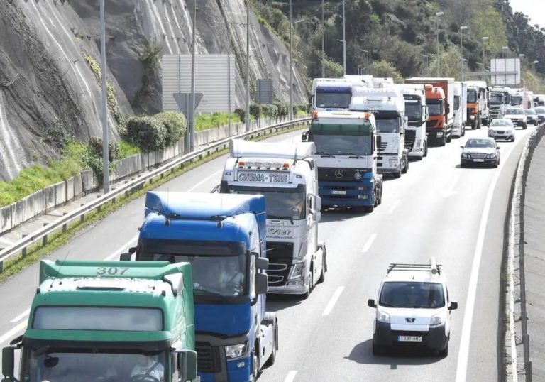 La UE endurece al 45% la reducción de emisiones a camiones y autobuses con el “pleno apoyo” de ACEA