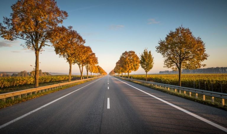 Inversión millonaria para revisar 140.000 kilómetros de marcas viales de las carreteras