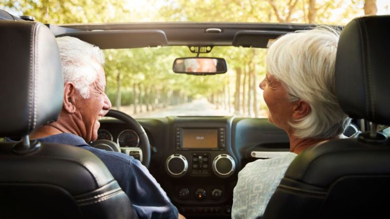 Consejos de la DGT para una conducción plena después de los 70: Seguridad y bienestar garantizados