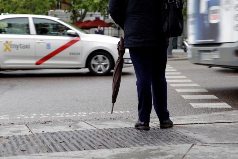 La DGT avisa: Reservar una plaza de aparcamiento siendo peatón te puede salir muy caro