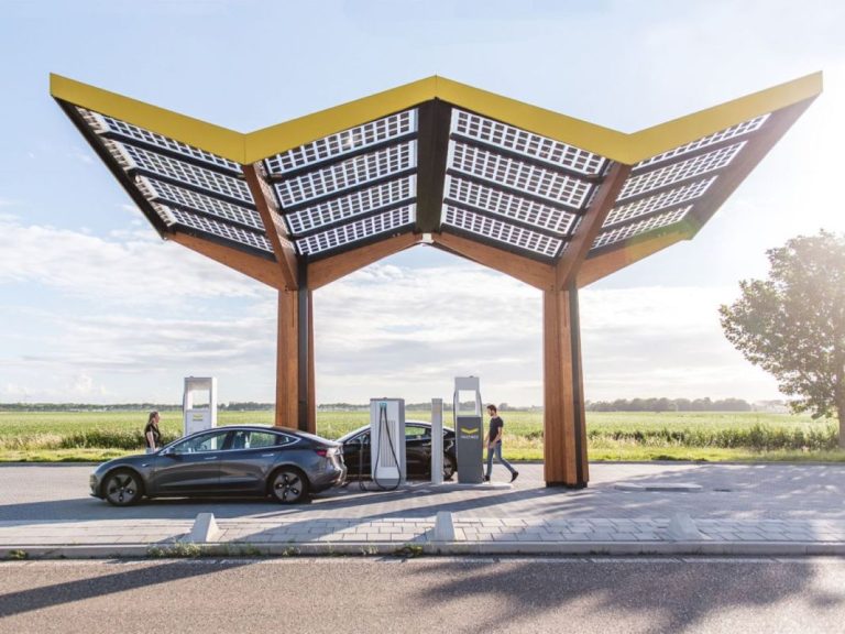 Fastned abre en Casarrubuelos la primera de sus 7 electrolineras previstas para España en 2024