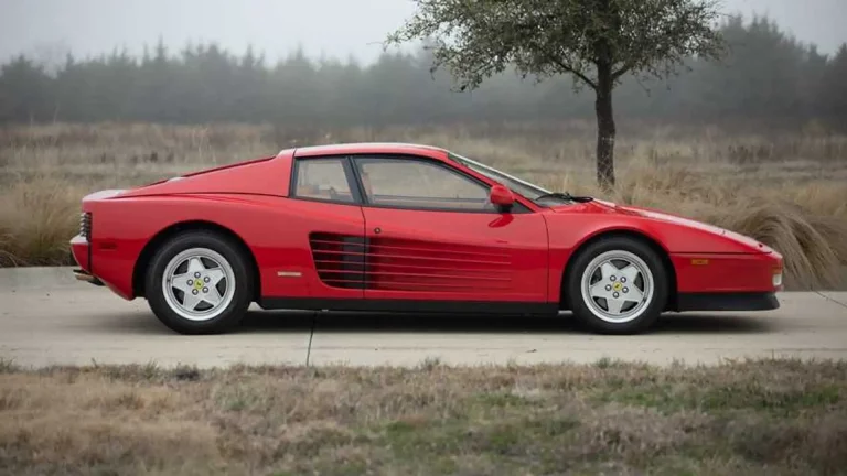 Así han restaurado en su casa un Ferrari Testarossa abandonado 16 años