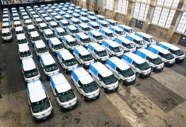 ID.Buzz: VW V.Comerciales entrega su flota más sostenible hasta la fecha, 100 unidades y usarán energía solar