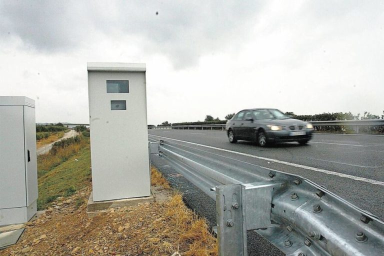 La DGT persigue la última técnica que llega de Europa para burlar a sus radares de velocidad
