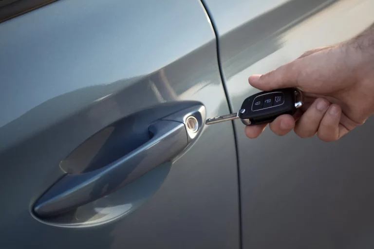 Así puedes cambiar la pila del mando de tu coche sin tener que pasar por el taller