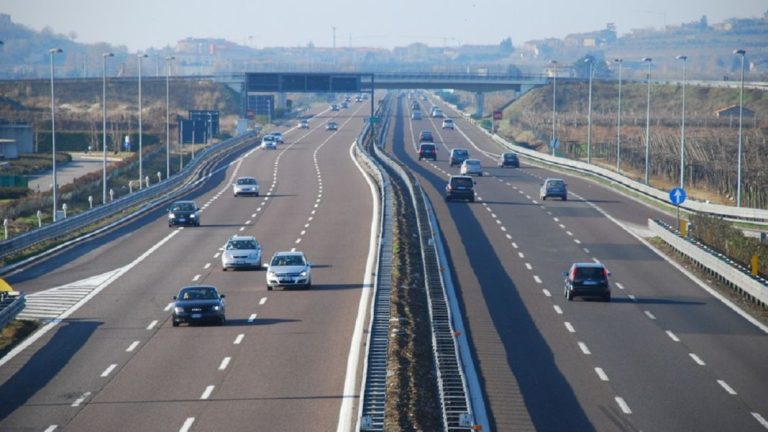 La forma que tienes de conducir en autovías y autopistas desde ahora te va a costar una multa