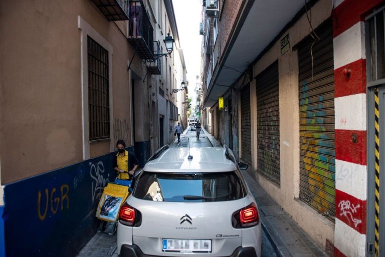 El aumento de anchura de los vehículos complica su circulación por las ciudades