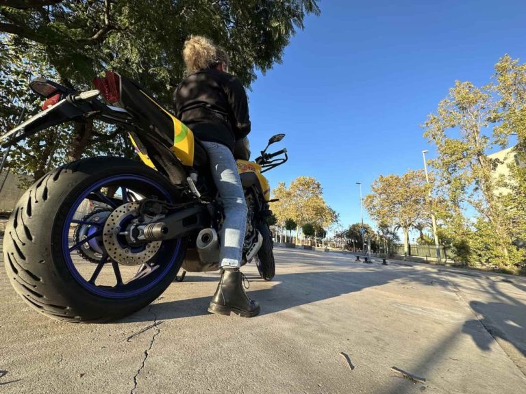 El negocio que se esconde detrás del nuevo carnet de moto de 125 exigido por la DGT