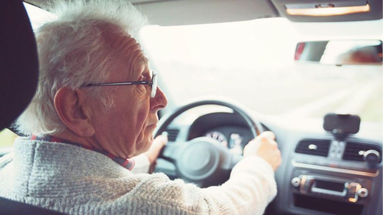 Nuevo giro de la DGT a los mayores de 65 años que quieren seguir conduciendo