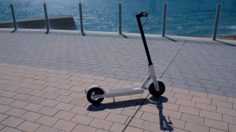 Esta es la documentación que la Policía te va a pedir desde ya si circulas con tu patinete eléctrico