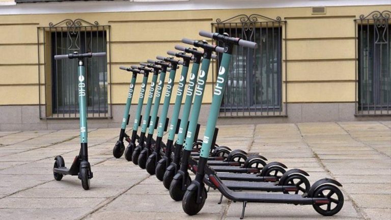 El brutal número de multas que la Guardia Urbana de Barcelona pone a los patinetes eléctricos