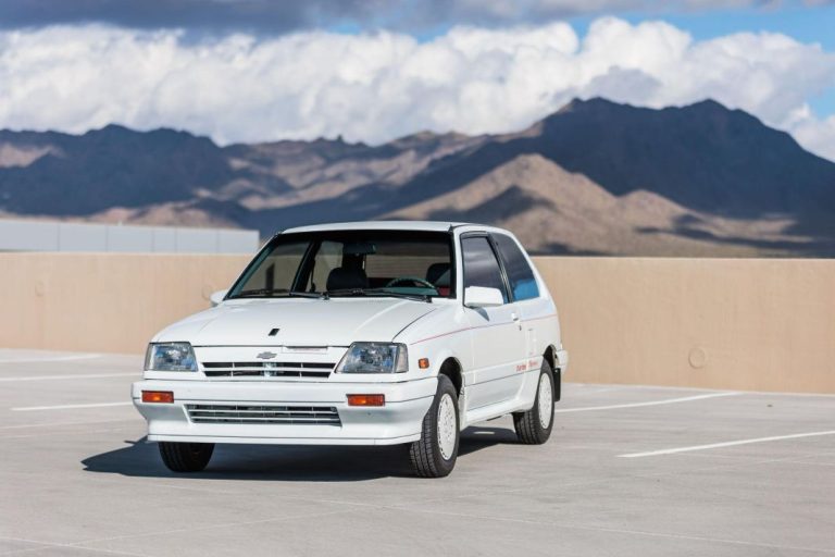 Este Suzuki Swift turbo “americano” de finales de los 80 busca nuevo dueño