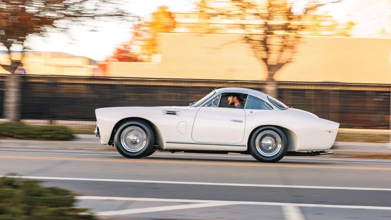 Este Pegaso Z-102 carrozado por Saoutchik sale a la venta