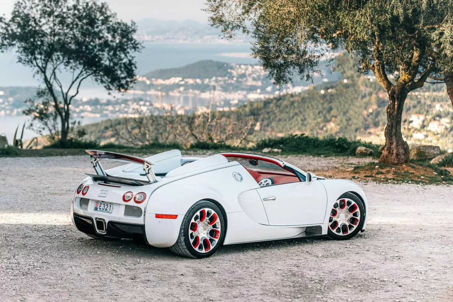 2012-Bugatti-Veyron-Grand-Sport-Wei-Long-Collecting-Cars-4 2012 Bugatti Veyron Grand Sport Wei Long Collecting Cars. Imagen portada.