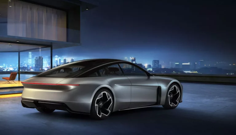 Chrysler Halcyon: La berlina eléctrica que estábamos esperando
