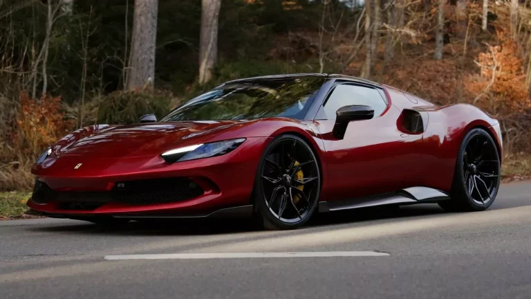Sube el volumen: Así ruge un Ferrari 296 GTB cuando para por manos de Novitec
