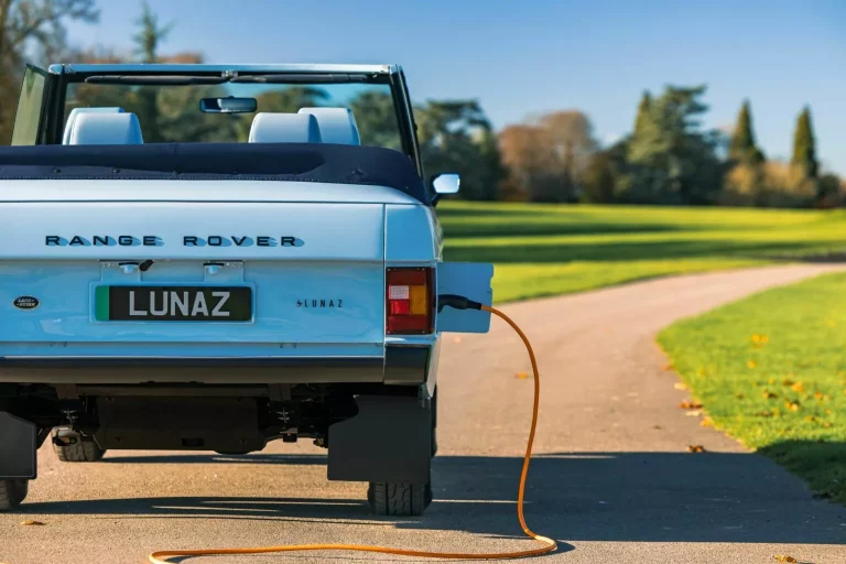 El único Range Rover Classic eléctrico y descapotable lo firma Lunaz