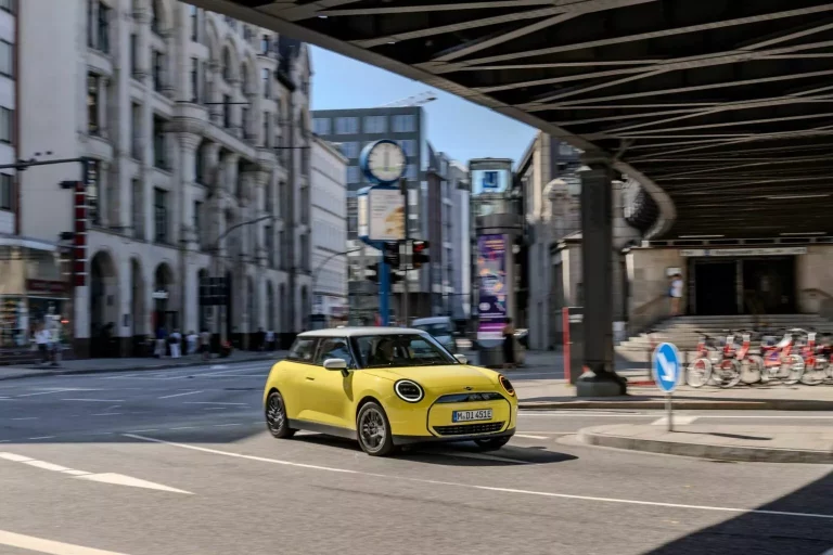 Mini Cooper E Classic: La versión de acceso de este mito 100% eléctrico