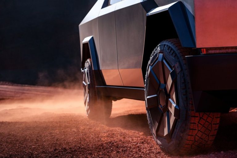 Tesla Cybertruck y la ‘chapuza’ de sus aerodinámicos tapacubos