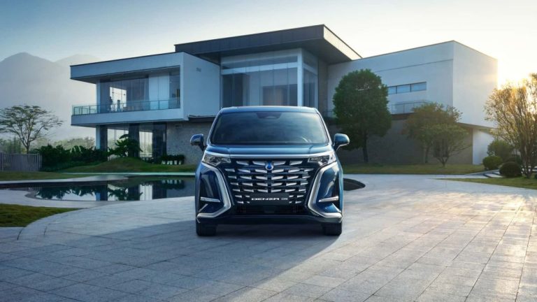 Denza: La marca de BYD y Mercedes aterriza en Europa con este D9