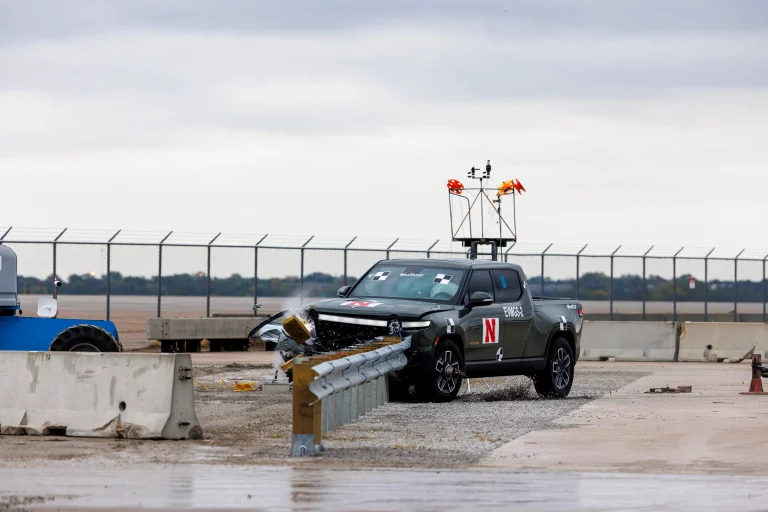 Para un pick-up eléctrico, el quitamiedos es pura mantequilla