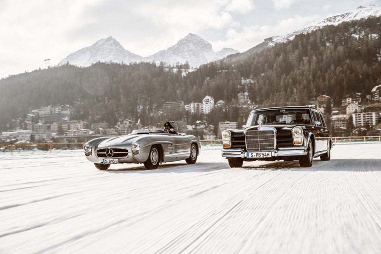 Pasarela de Mercedes Clásicos en el lago helado de St. Moritz