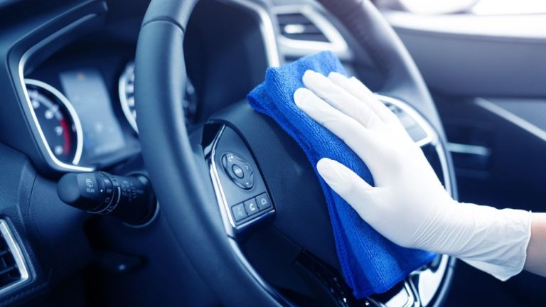 5 artilugios que querrás tener para limpiar como un profesional el interior de tu coche