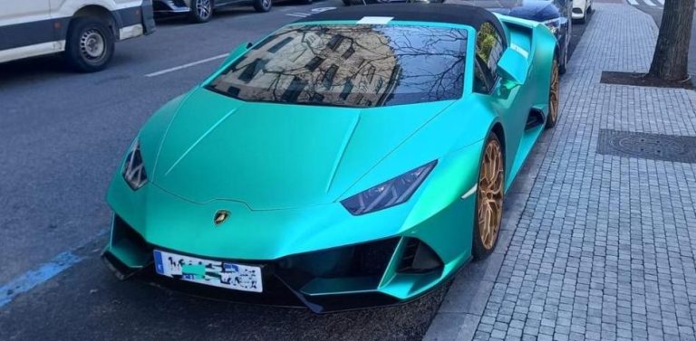 Los detalles que hay detrás de este deportivo de 300.000 euros que hay estacionado en el centro de Madrid