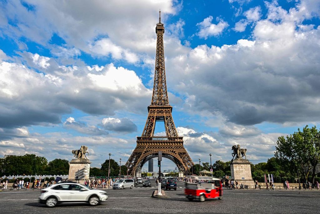 Países europeos donde pagan 3 euros por litro de diésel: no descarto que aquí pase lo mismo 3 Motor16 EuropaPress parís coche torre eiffel Motor16