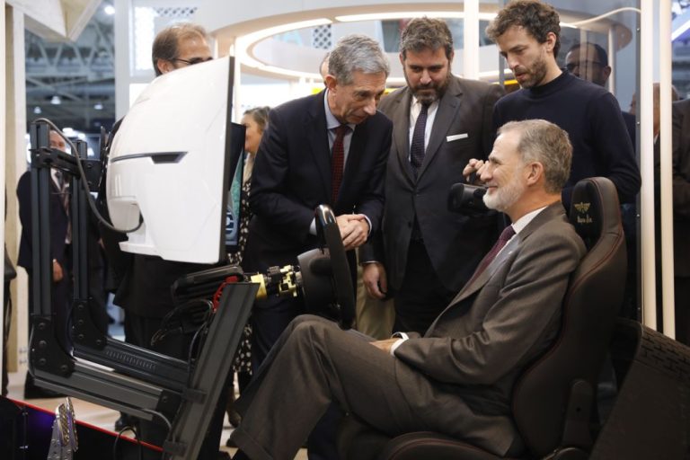 MWC: El impresionante deportivo por el que el Rey Felipe se derrite