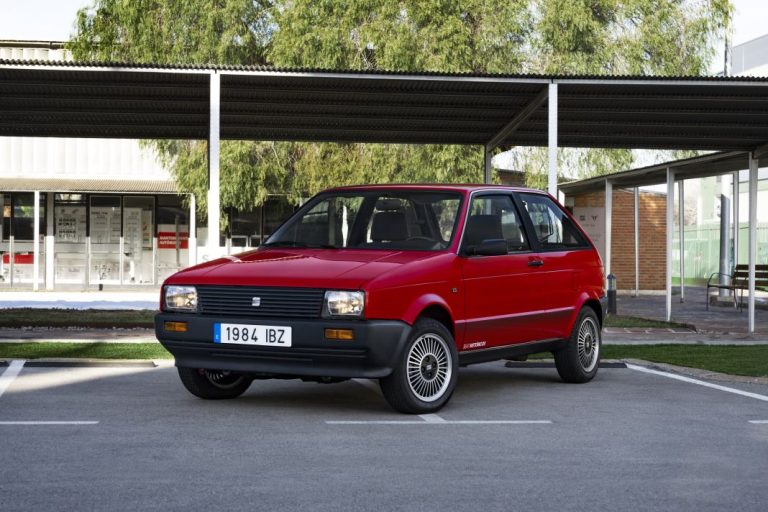 La historia del legendario Seat Ibiza ‘con culo’ y con nombre de insulto en Grecia