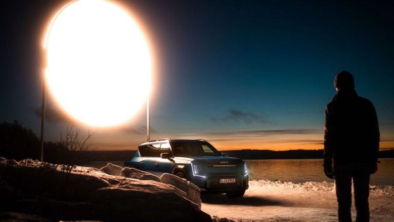 Un coche eléctrico capaz de reproducir la luz solar